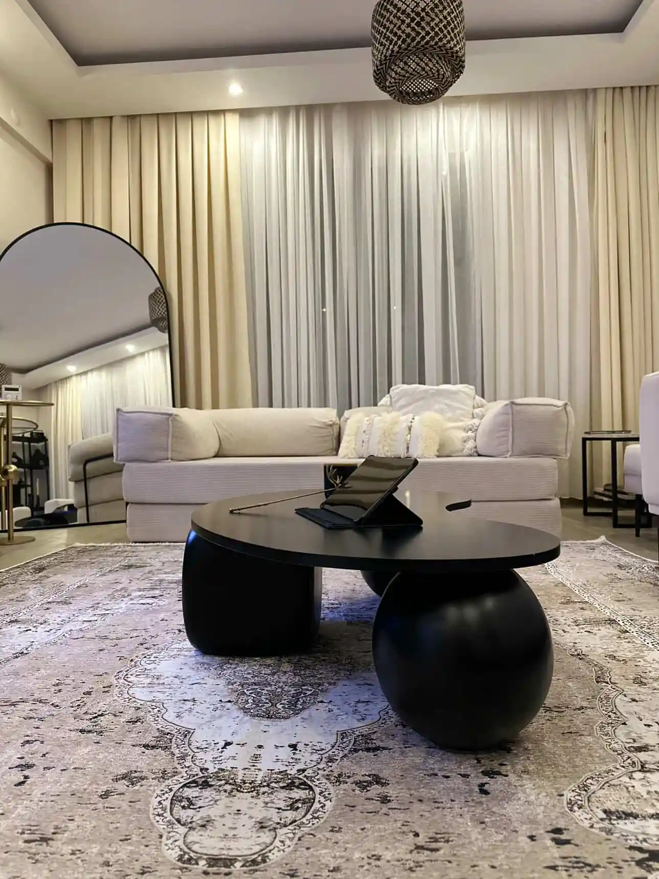 Salon dekorasyonumu Pera Halı ile tamamladım